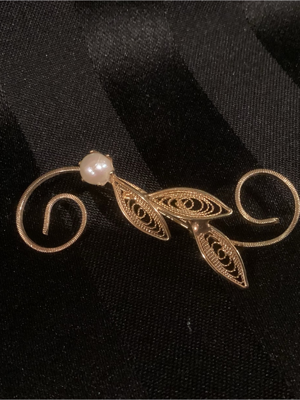 Gold Filigree Leaf Brooch with Pearl Accent - Elegant Women’s Jewelry